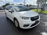 Used 2023 Chrysler Pacifica Touring-L image 3