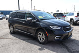 Used 2023 Chrysler Pacifica Limited image 3