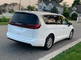 Used 2024 Chrysler Pacifica Touring-L image 4