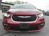 Used 2023 Chrysler Pacifica Touring-L image 3