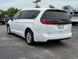 Used 2023 Chrysler Pacifica Touring-L image 5