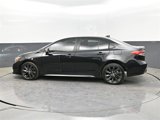 Used 2023 Toyota Corolla SE image 2