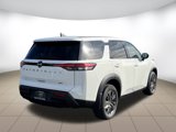 Used 2023 Nissan Pathfinder S image 3