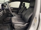 Used 2024 Chrysler Pacifica Select image 4