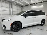 New 2024 Chrysler Pacifica Limited w/ S Appearance Package image 2
