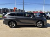 Used 2022 Toyota Highlander Bronze Edition image 5