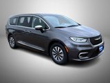 Used 2023 Chrysler Pacifica Limited image 3