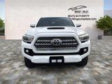 Used 2017 Toyota Tacoma TRD Sport image 2