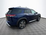 New 2025 Nissan Pathfinder Platinum image 5