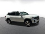 Used 2024 Volkswagen Atlas SE image 2