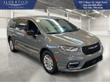 New 2025 Chrysler Pacifica Select image 4