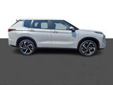 New 2025 Mitsubishi Outlander SE image 3