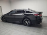 Used 2022 Toyota Camry SE image 3
