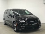 New 2025 Chrysler Pacifica Select image 3