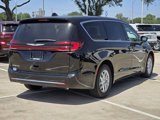 New 2025 Chrysler Pacifica Select image 3