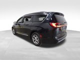 Used 2023 Chrysler Pacifica Limited image 3