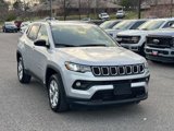 Used 2025 Jeep Compass Latitude image 3