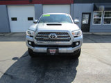 Used 2017 Toyota Tacoma TRD Sport image 6