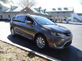 Used 2017 Chrysler Pacifica Touring-L image 6