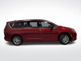 New 2025 Chrysler Pacifica Select image 2