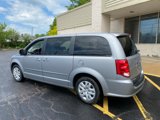 Used 2017 Dodge Grand Caravan SE image 3