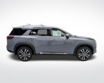 New 2025 Nissan Pathfinder Platinum image 4
