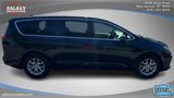 Used 2023 Chrysler Pacifica Touring-L image 4