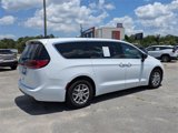 Used 2024 Chrysler Pacifica Touring-L image 3