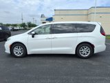 Used 2023 Chrysler Pacifica Touring-L image 4