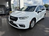 Used 2023 Chrysler Pacifica Touring-L image 4