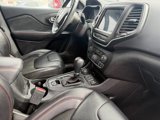 Used 2019 Jeep Cherokee Trailhawk image 3