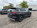 Used 2024 Mitsubishi Outlander SE image 2