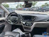 Used 2023 Chrysler Pacifica Touring-L image 5