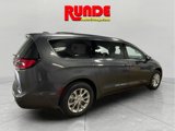Used 2022 Chrysler Pacifica Touring-L image 5