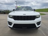 Used 2024 Jeep Grand Cherokee Altitude image 3