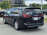 New 2025 Chrysler Pacifica Select image 4