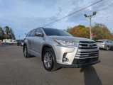 Used 2017 Toyota Highlander XLE image 2