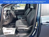 New 2025 Chrysler Pacifica Select image 3