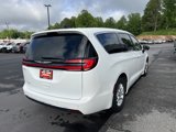Used 2023 Chrysler Pacifica Touring-L image 3