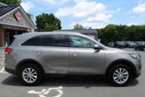 Used 2017 Kia Sorento LX w/ LX Convenience Package image 4