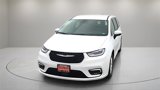 Used 2023 Chrysler Pacifica Touring-L image 3