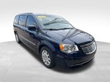Used 2015 Chrysler Town & Country Touring image 3