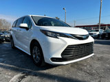 Used 2022 Toyota Sienna LE image 3