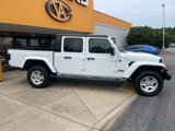 Used 2023 Jeep Gladiator Sport image 3