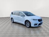 Used 2022 Chrysler Pacifica Limited image 3