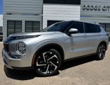 Used 2024 Mitsubishi Outlander SE image 3