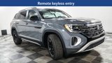 New 2025 Volkswagen Atlas Peak Edition SE image 3
