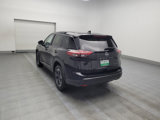 Used 2024 Nissan Rogue SV image 5
