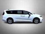 Certified 2023 Chrysler Pacifica Touring-L image 4