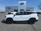 Used 2024 GMC Terrain SLE image 2
